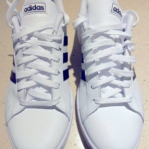Addidas Mens Sneaker Size 9.5
